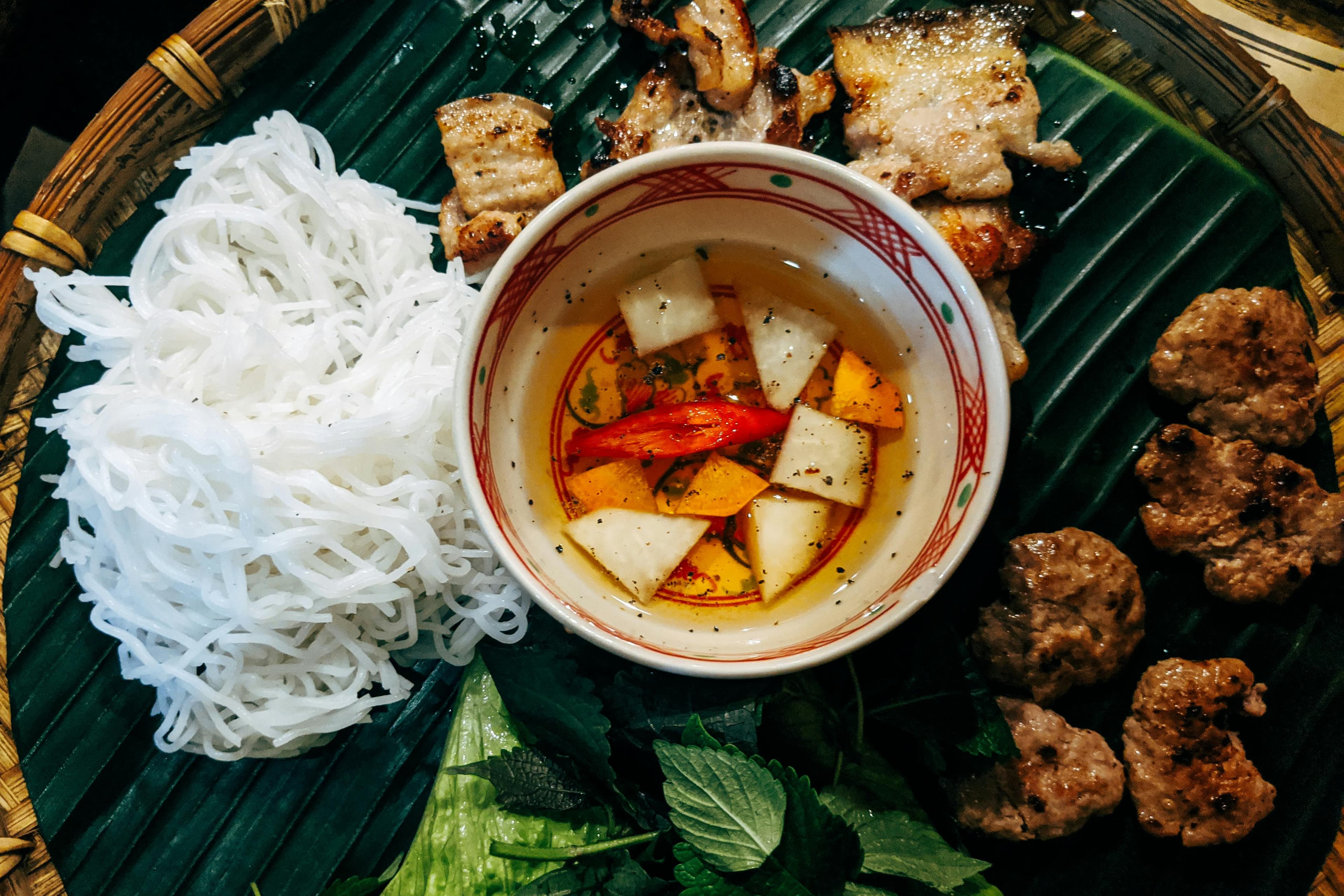 Le Guide de la Gastronomie Vietnamienne en 2026 : Street Food, Étoiles Michelin & Tendances Culinaires