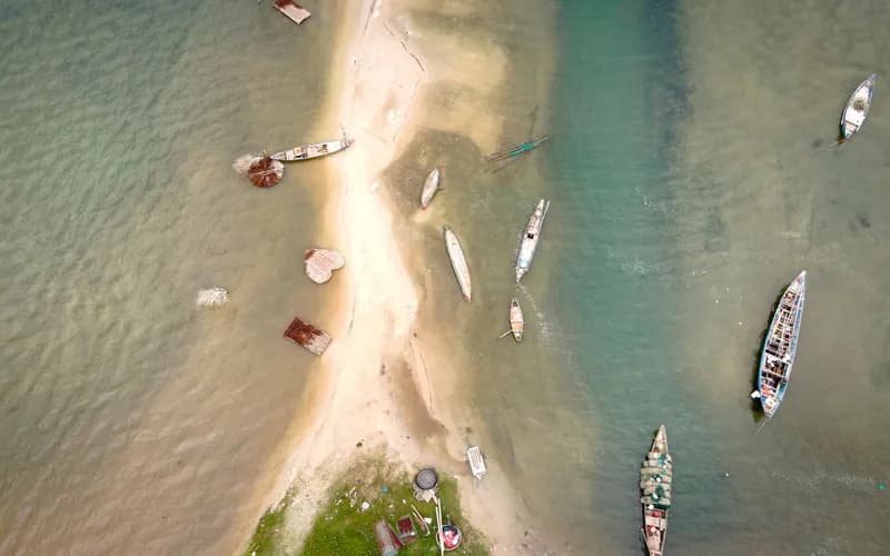 bateaux de pêche sur le littoral cambodgien