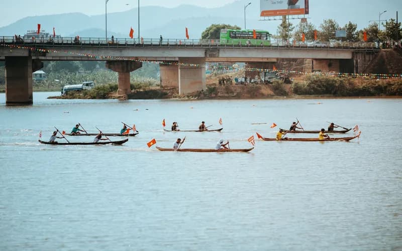dragon boat race river