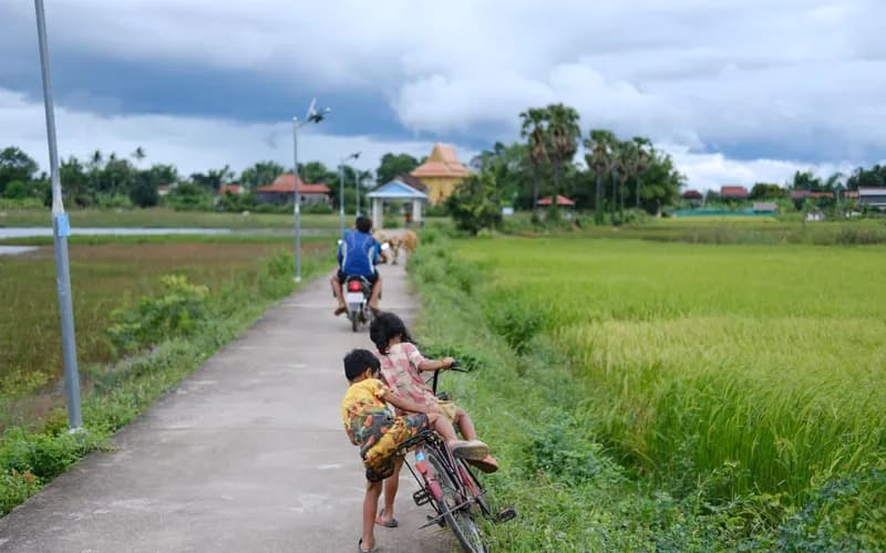 chemin de village au cambodge