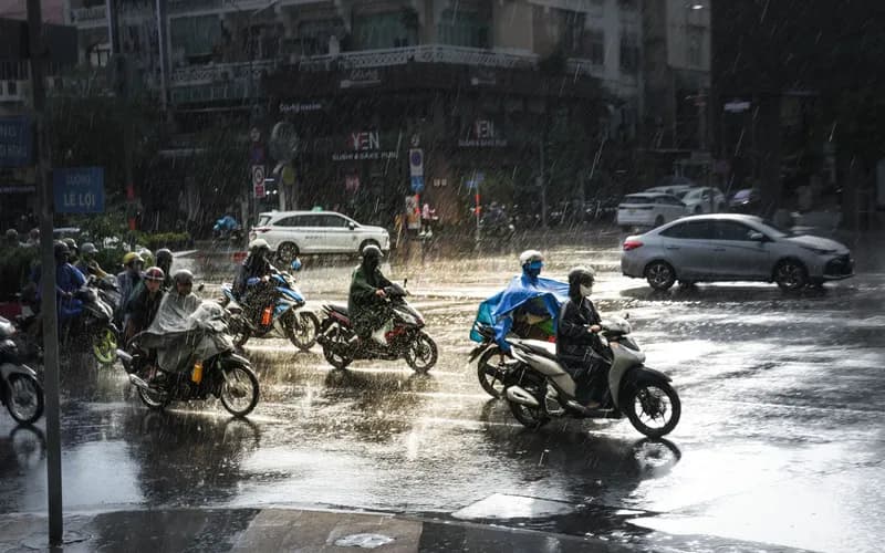 pluie sur une rue de ville