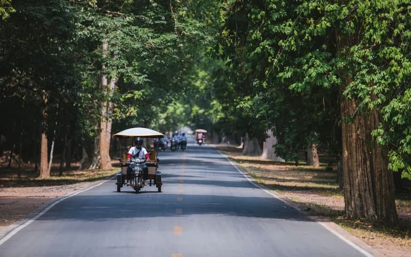family tuk-tuk ride