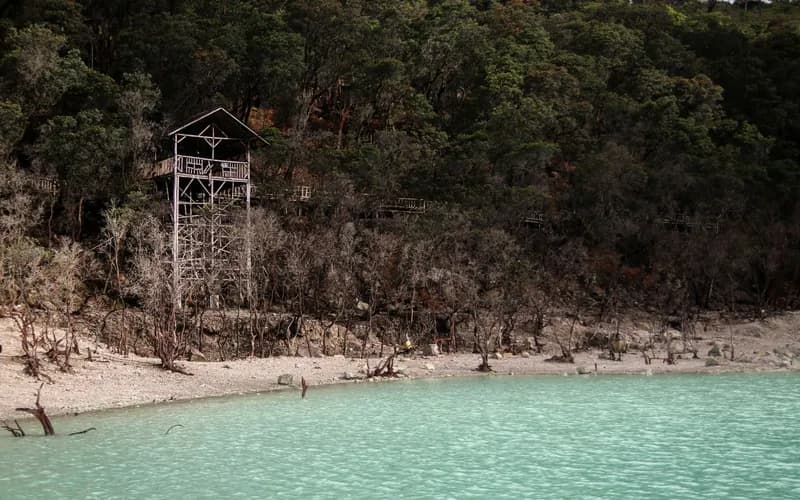 lac de cratère yeak laom forêt