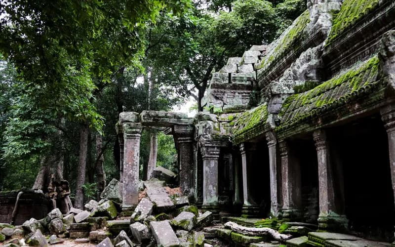 ruines de temple en brique