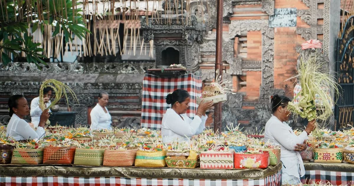 Cultural Etiquette in Indonesia: Temples, Mosques and Everyday Respect