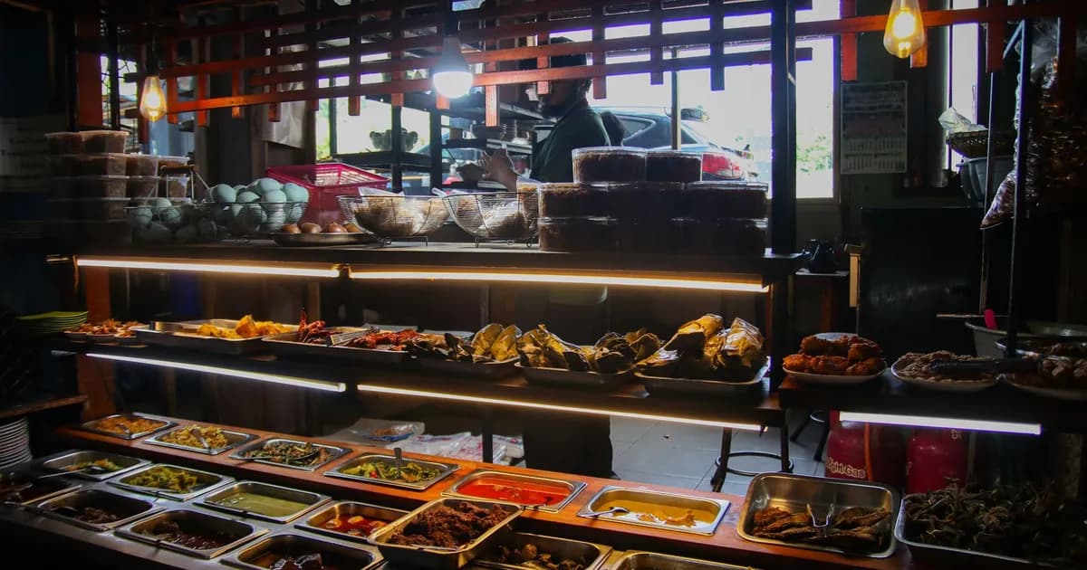 How to Eat at a Warung in Indonesia: Ordering, Etiquette and Staying Well