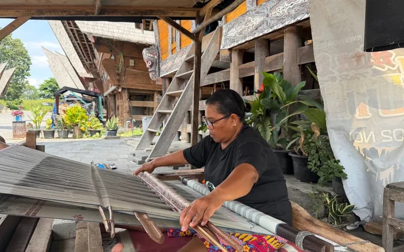 village craft weaving indonesia