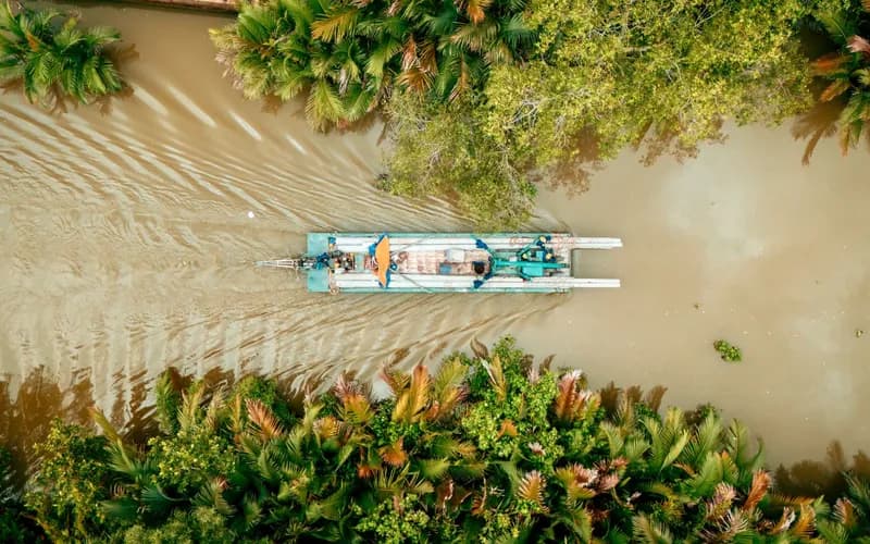 klotok boat borneo river