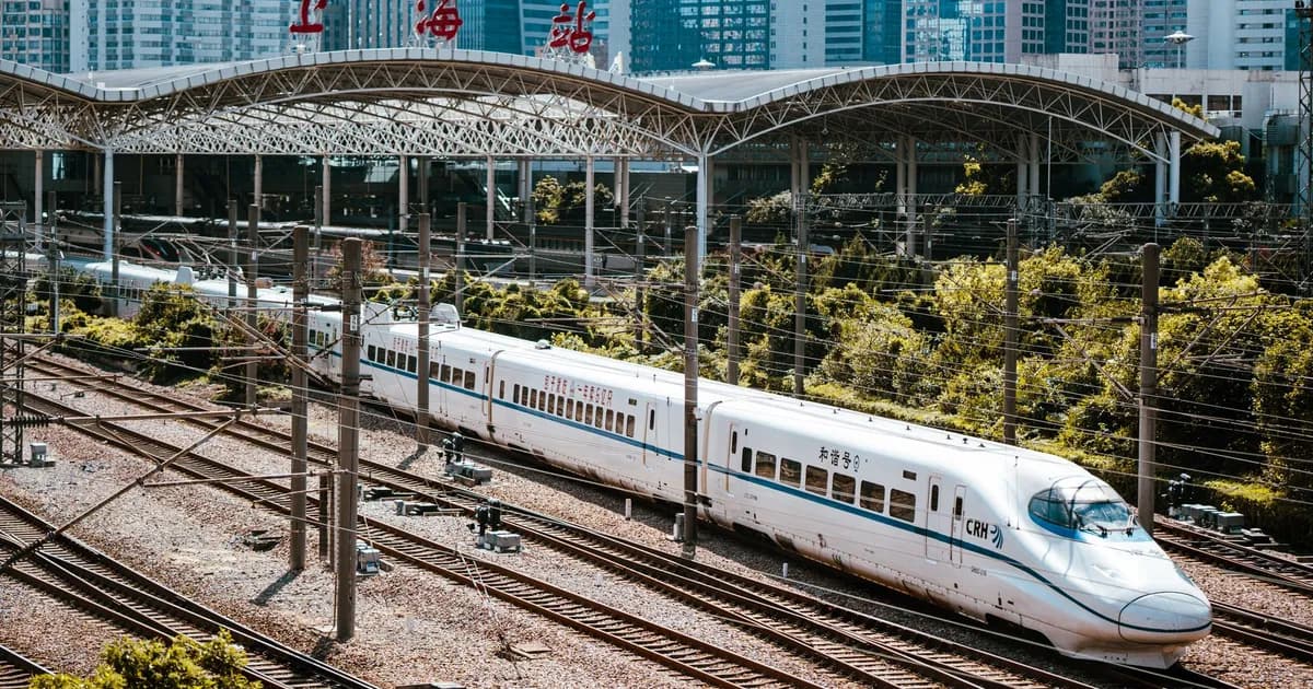The Kunming–Vientiane Through-Train in 2026: Crossing Between Laos and China by Rail