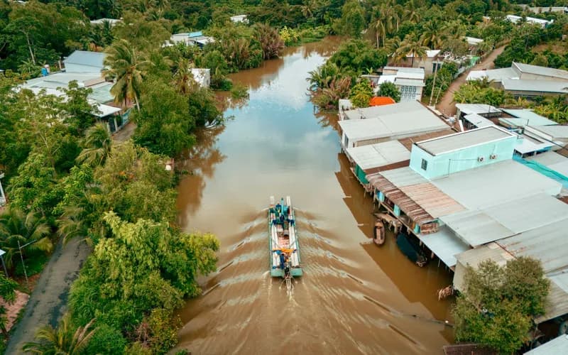 mekong fishing boat village