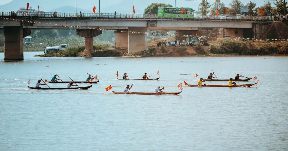 Saison des fêtes au Laos 2026 : Ok Phansa, courses de pirogues et dates de That Luang