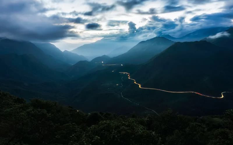col frontière montagne laos vietnam