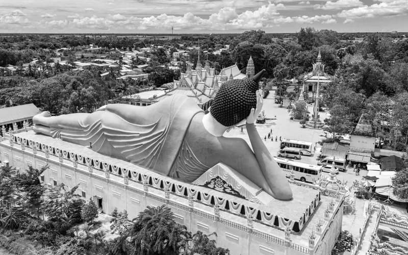 bouddha couché temple lao