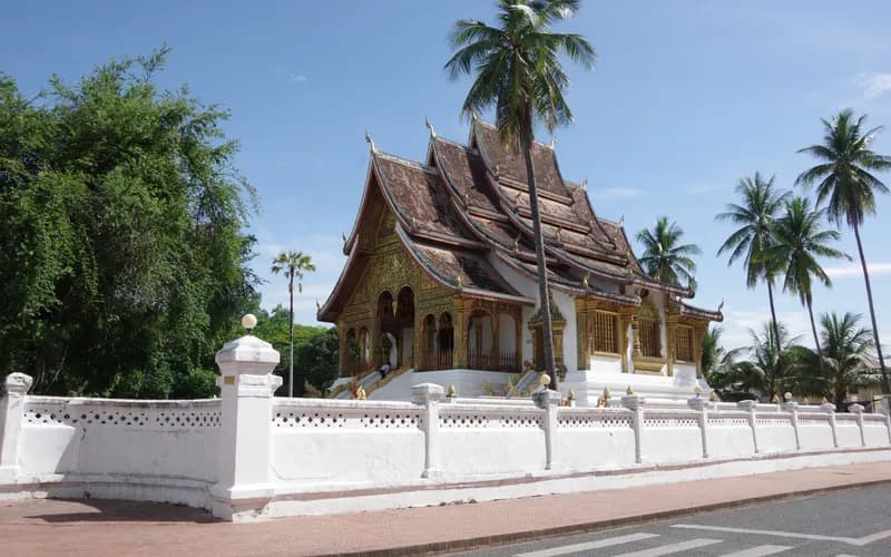 pha that luang stupa