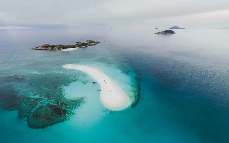 eau turquoise sable blanc île malaisie