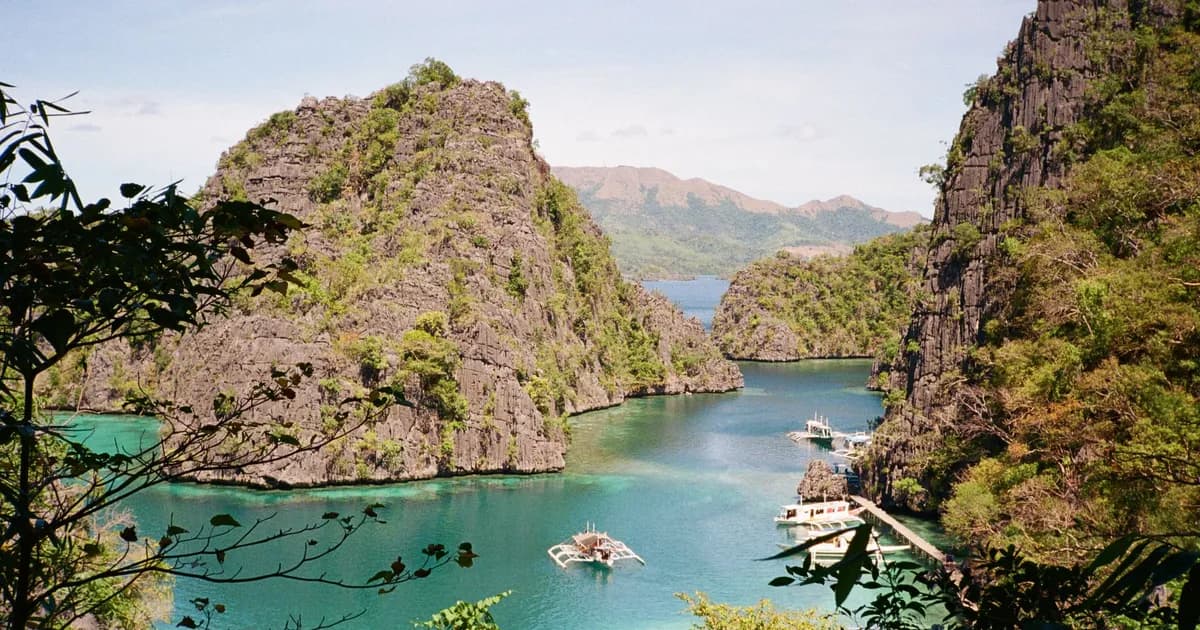 Coron et Busuanga au ralenti : lacs, épaves et îles Calamian tranquilles