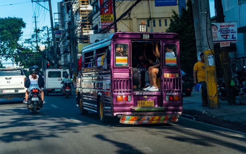 jeepney dans la rue