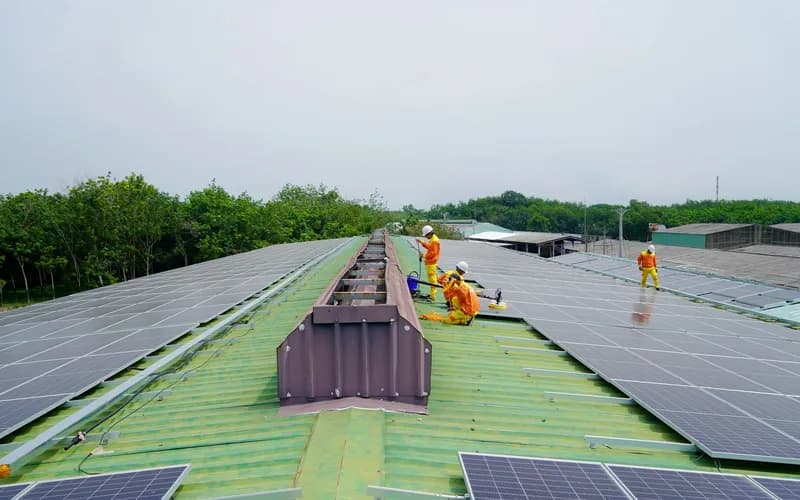 panneaux solaires sur un toit