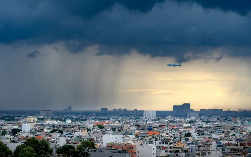 afternoon thunderstorm over city