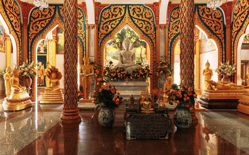 intérieur de temple thaïlandais