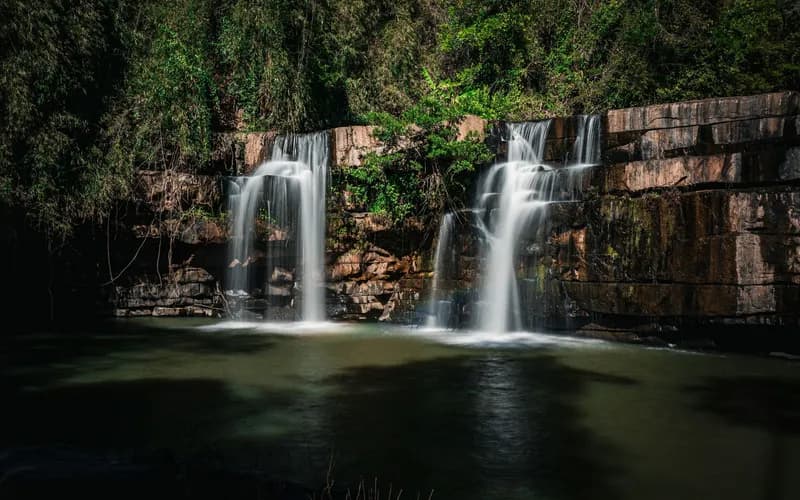 cascade dans la jungle thaïlandaise