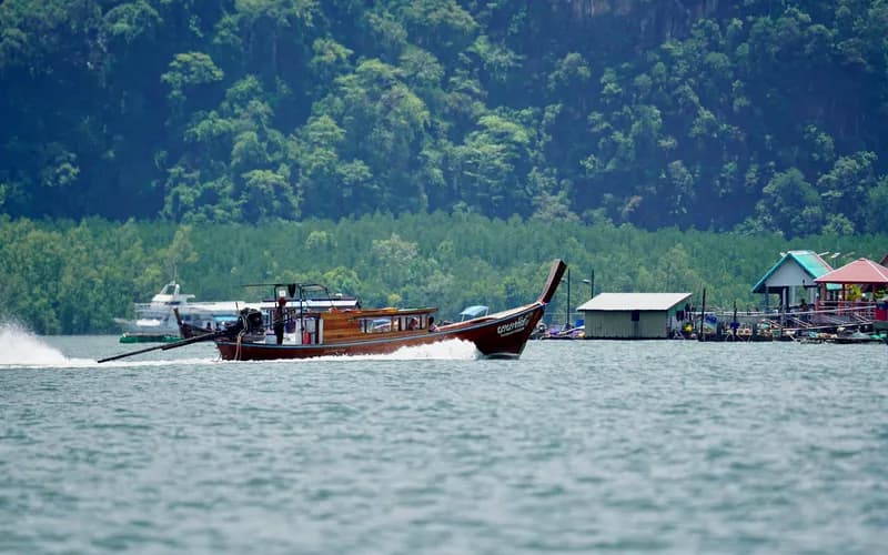 bateau longtail ponton en bois