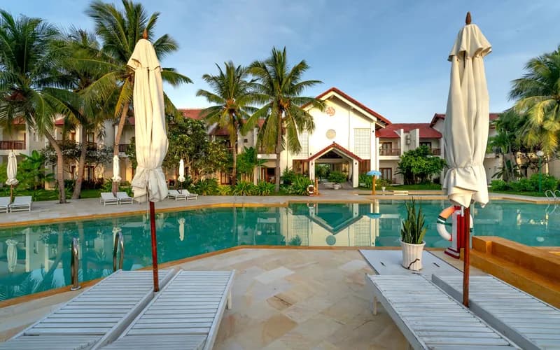hotel swimming pool