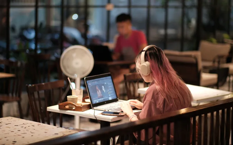 laptop remote work cafe
