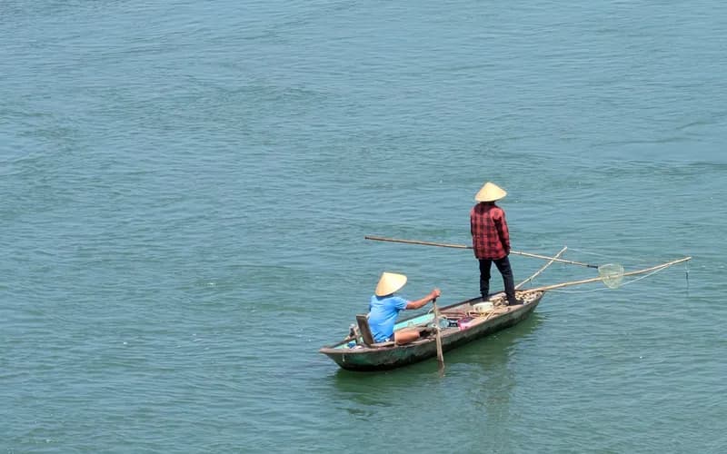 ba be lake wooden boat