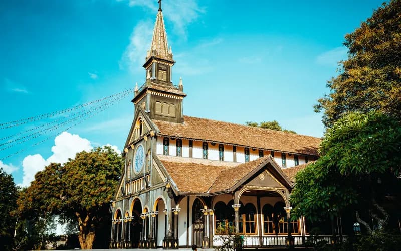 cathédrale en bois de kon tum