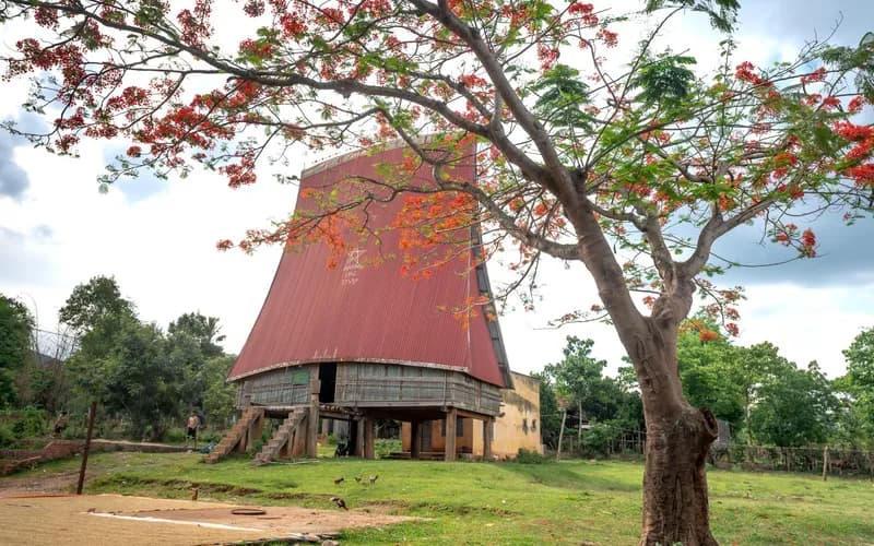 maison sur pilotis village