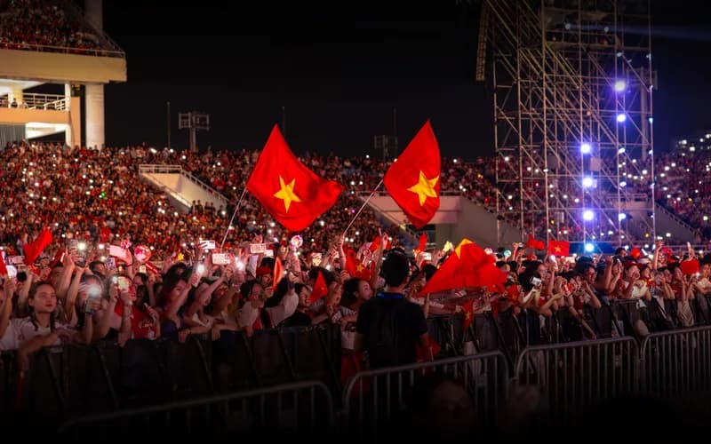 concert stage lights crowd