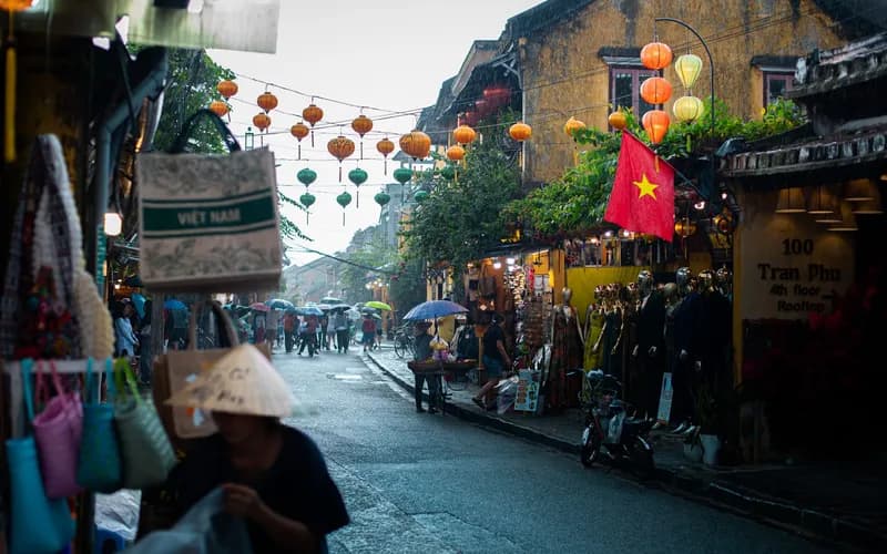 hoi an lantern street evening