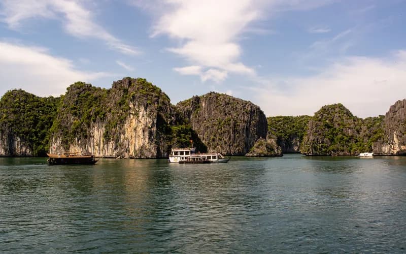 ha long bay karst islands