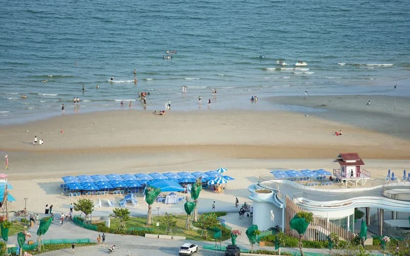 crowded vietnamese beach summer